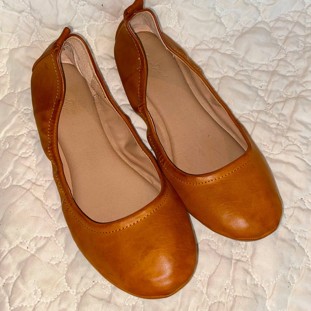 Universal Thread Camel Ballet Flats. Size 8